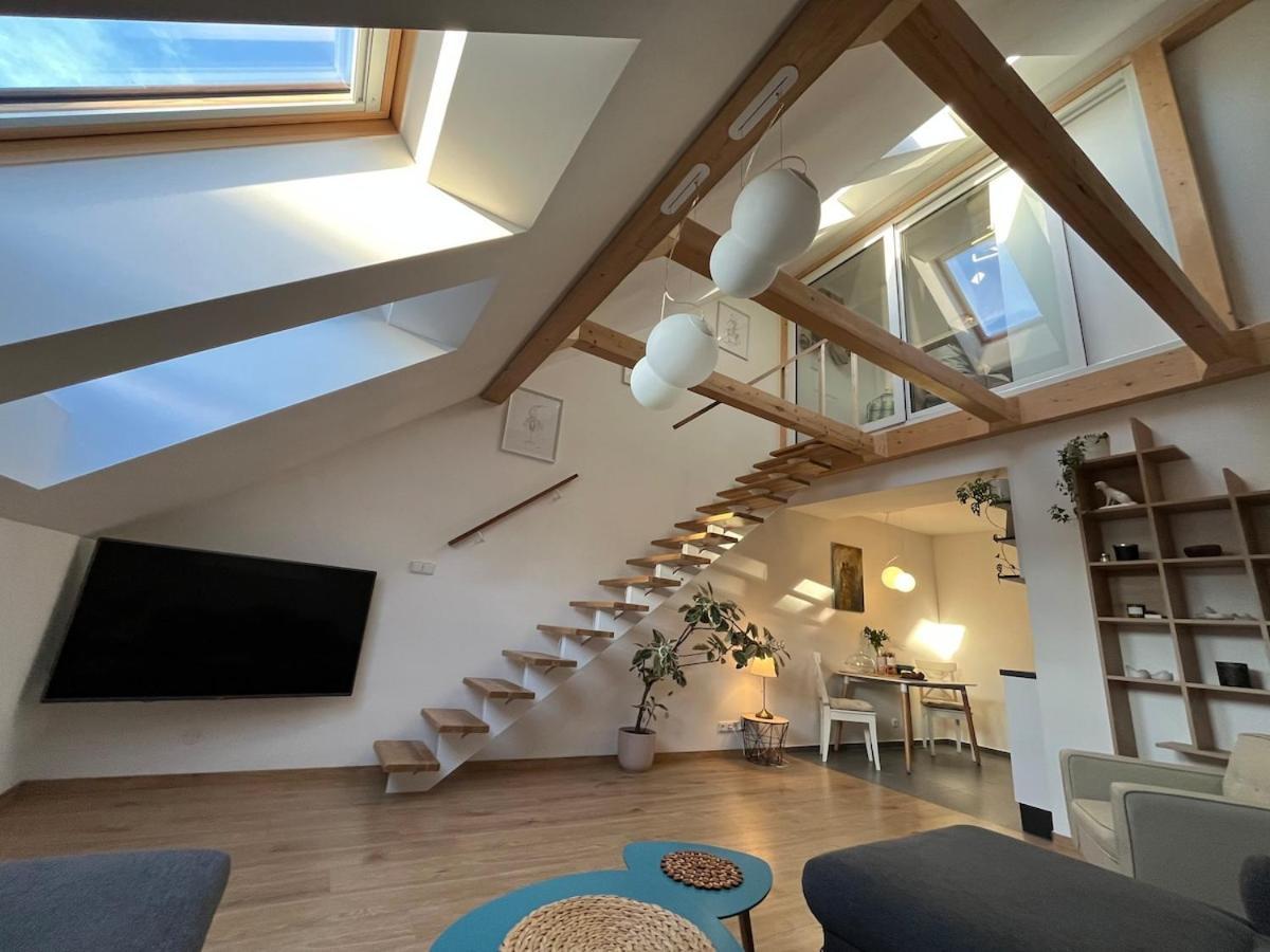 Chic & Design Maisonette For Your City Getaway Praga