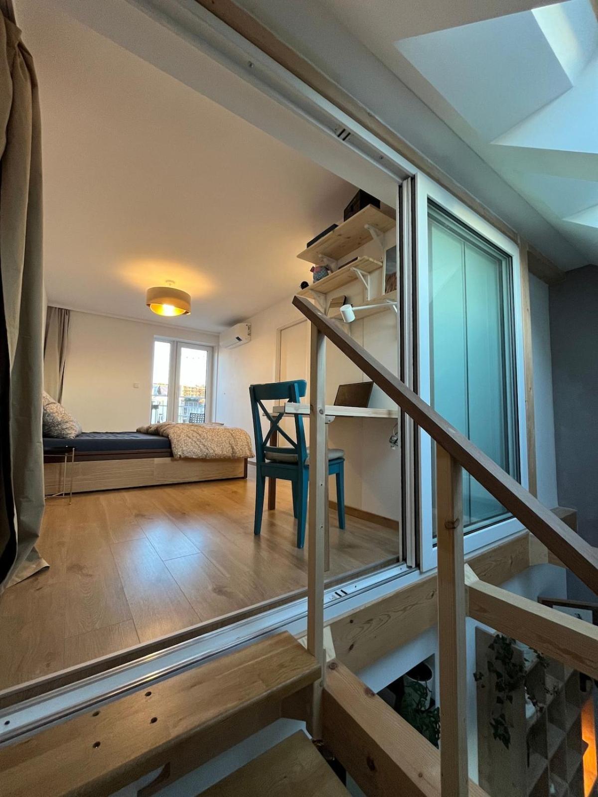 Appartamento Chic & Design Maisonette For Your City Getaway